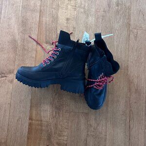 Nurture Weatherized footwear Boots, size 7